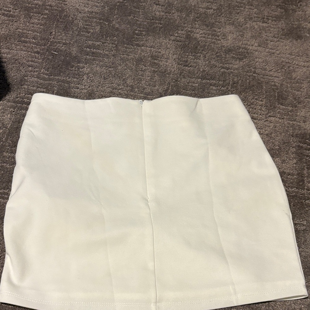 Elegant White Women's Skirt (small makeup stain on bottom)